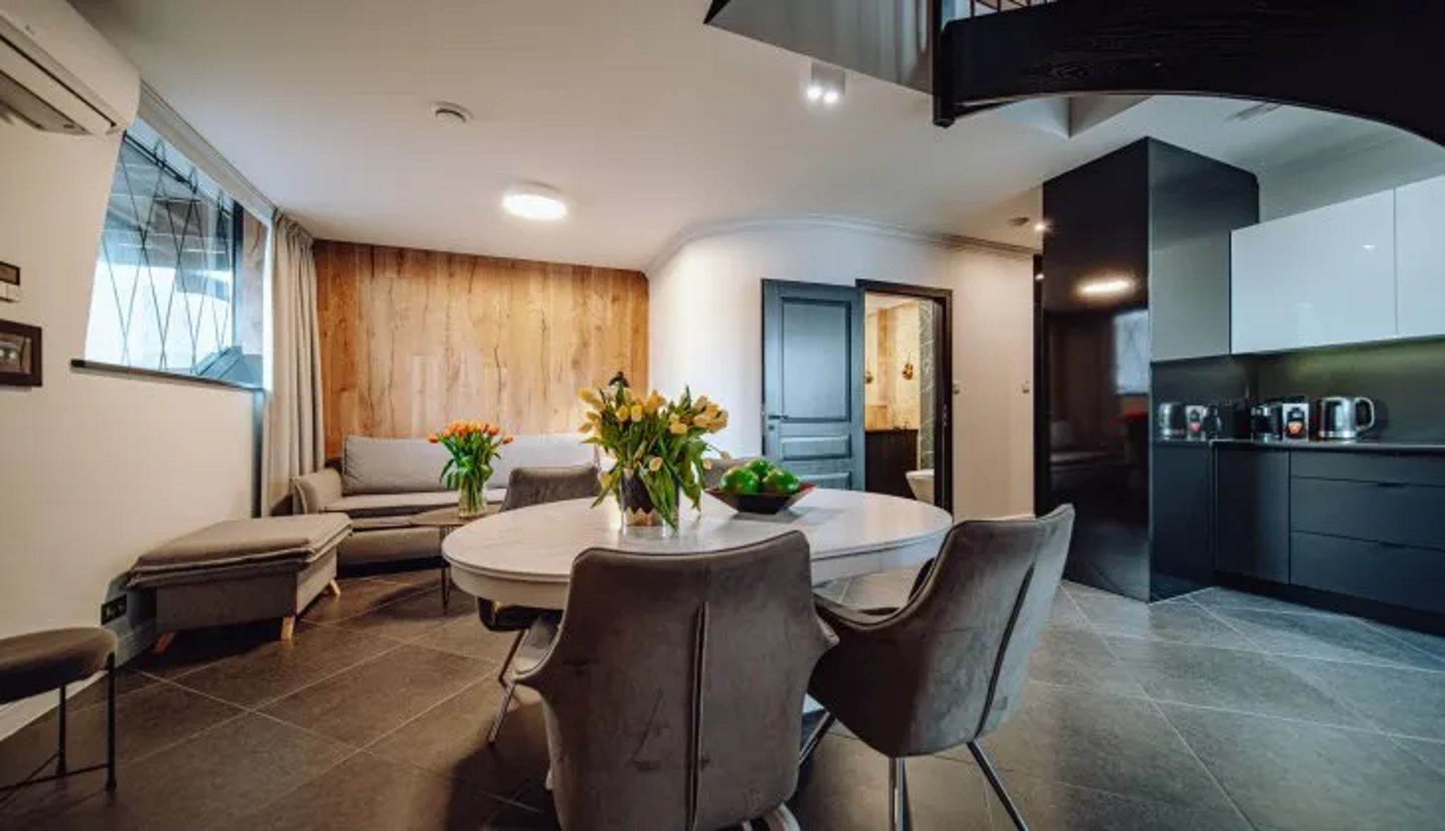 Apartament — część dzienna z aneksem kuchennym