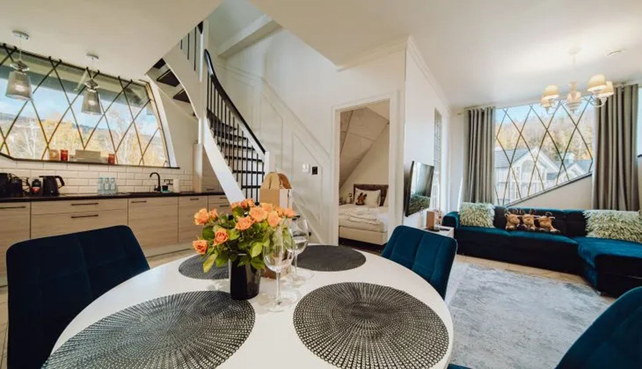 Apartament — przestronny salon