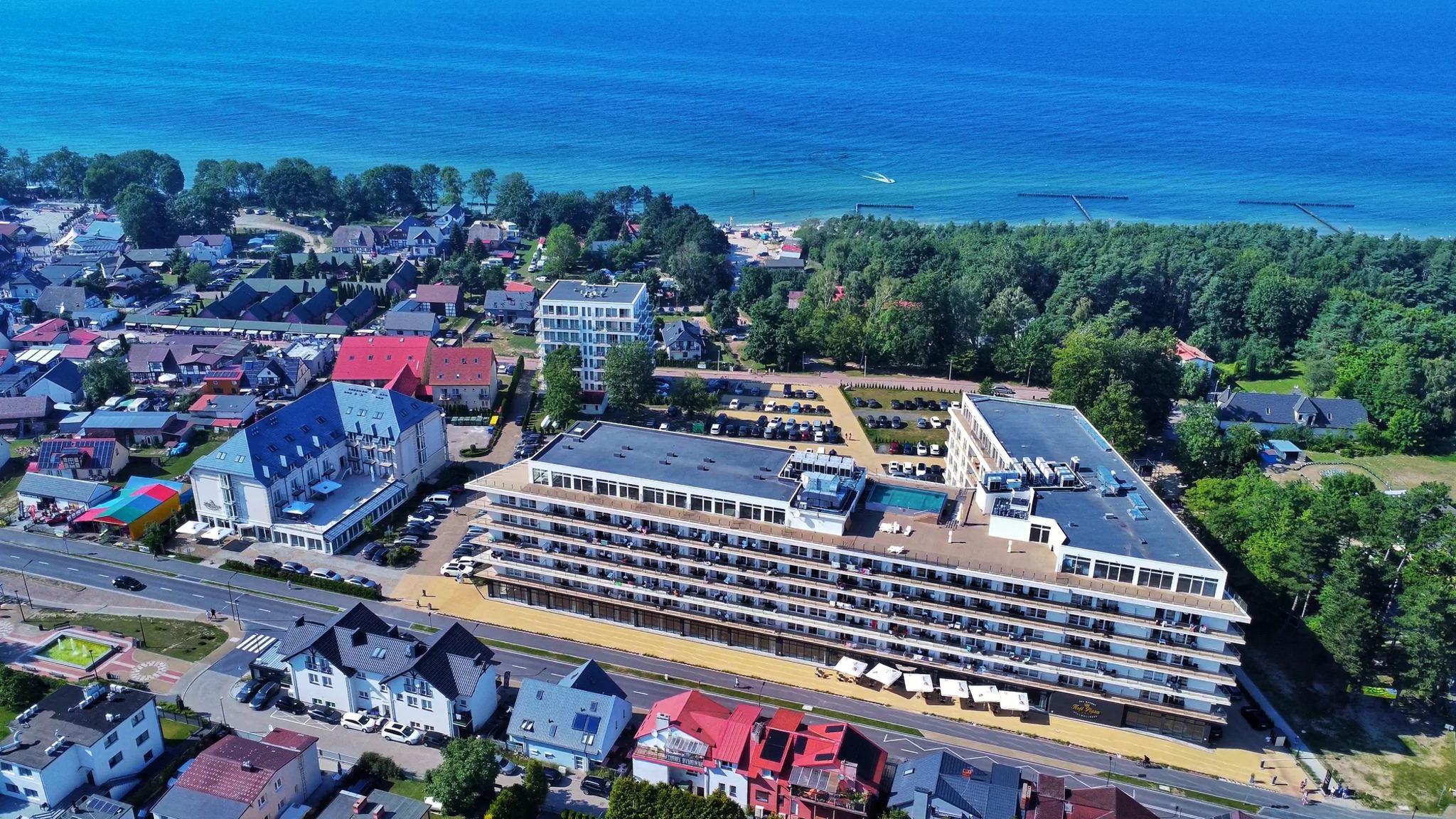 Resort Król Plaza nad morzem w Jarosławcu z lotu ptaka