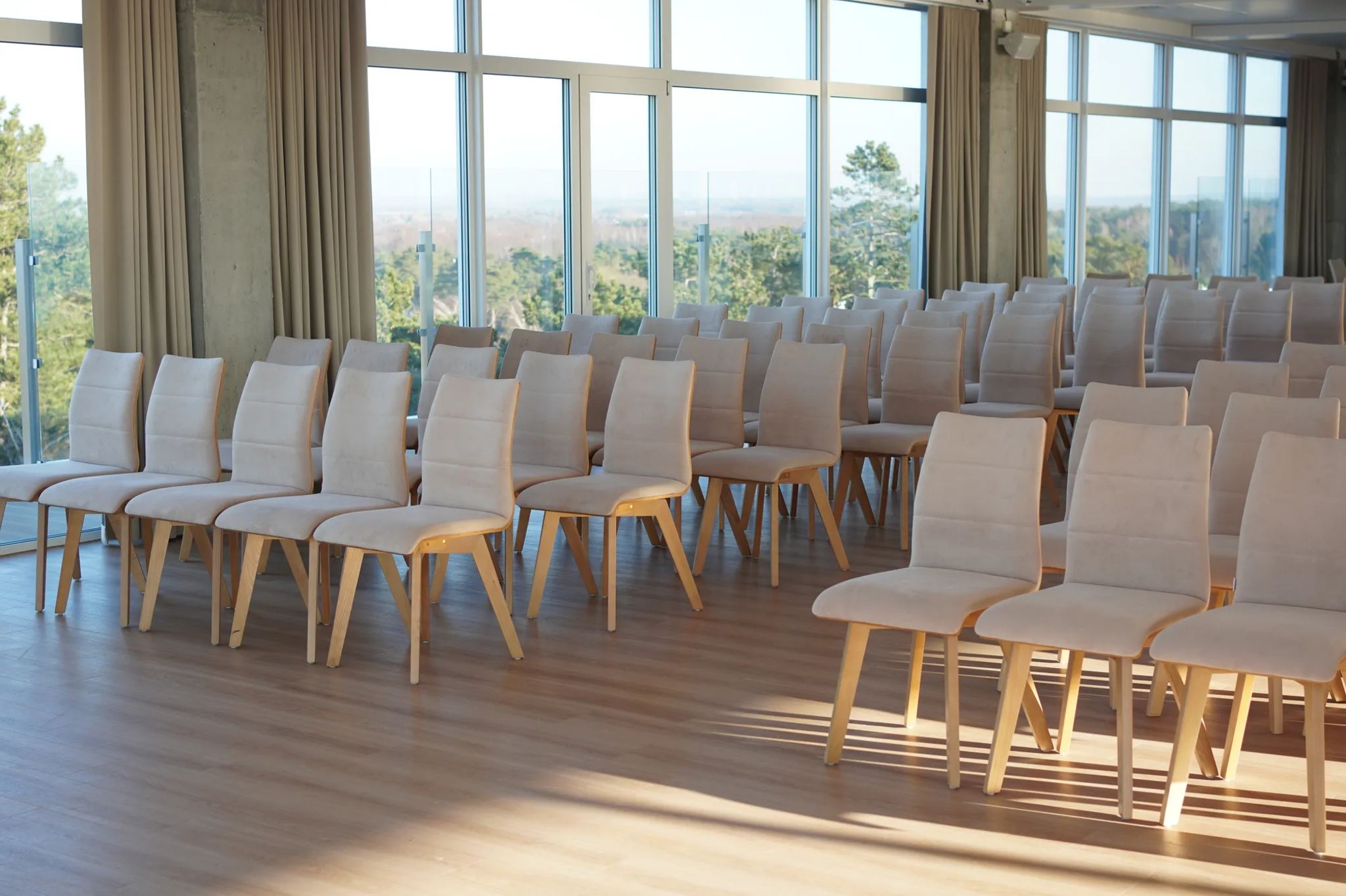 Sala konferencyjna w układzie teatralnym