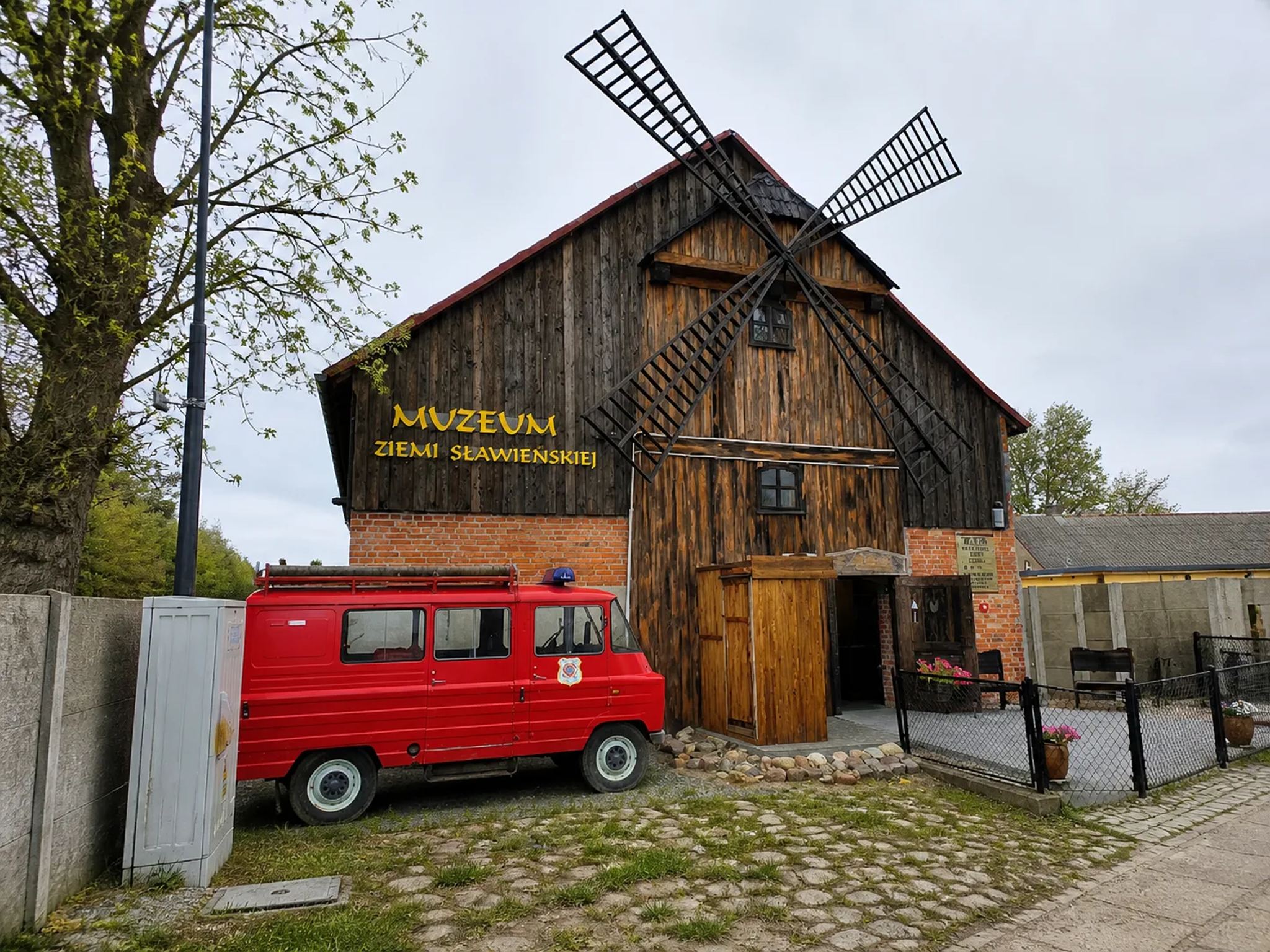 Muzeum Ziemi Sławieńskiej w Naćmierzu